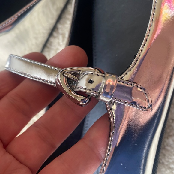AEROSOLES 'Perry' Size 8.5 Silver Mirror Metallic Mary Jane Flats Shoes - Picture 7 of 9